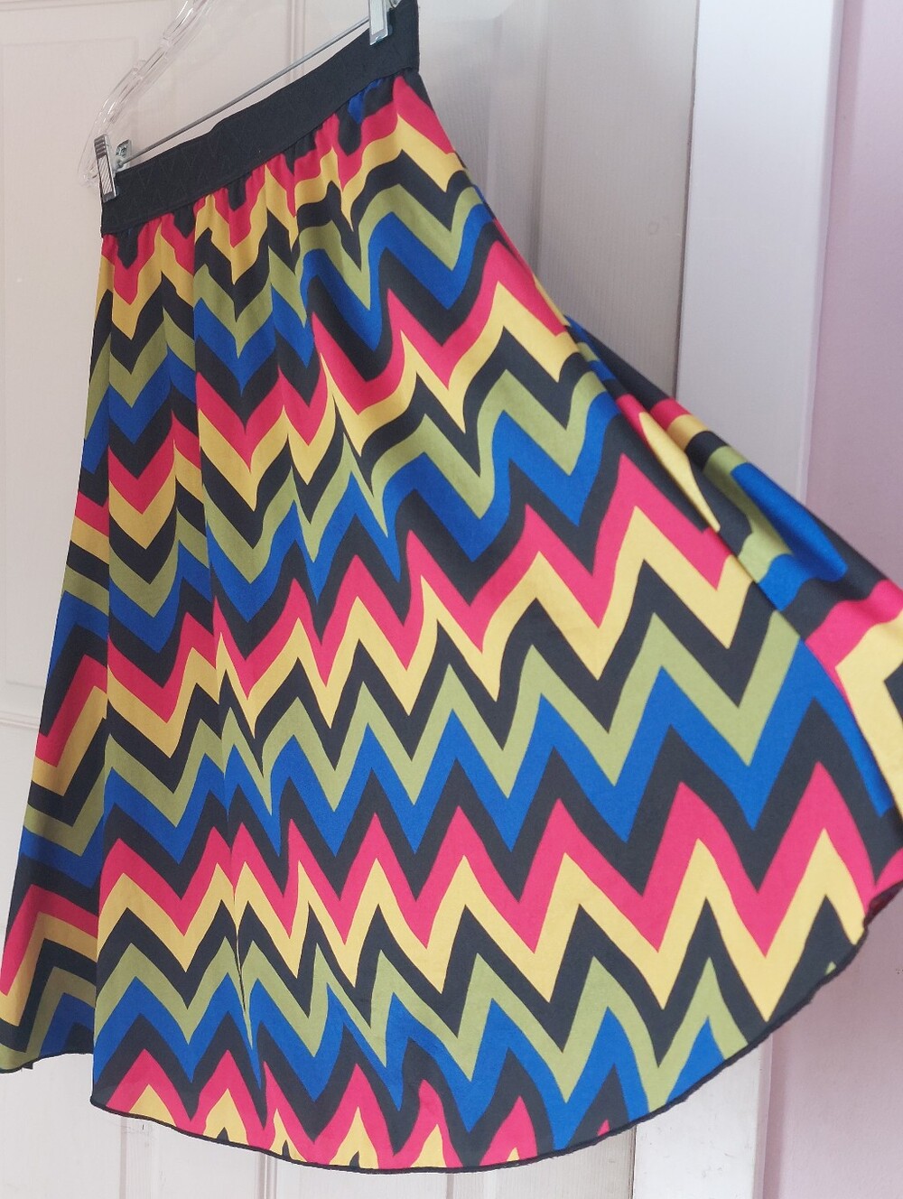 LulaRoe Vibrant Multicolor Chevron Striped Lined Lola Skirt Size M - Picture 3 of 7